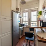 Apartament Guesthost - Bright Near Piazza Bologna