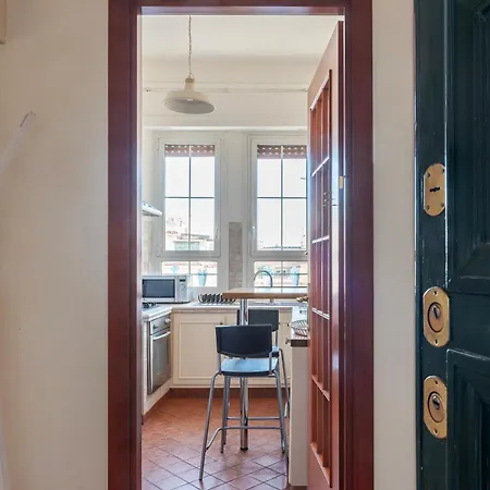 Guesthost - Bright Near Piazza Bologna Apartman