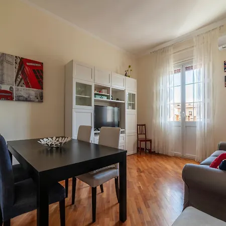 Guesthost - Bright Near Piazza Bologna Apartman