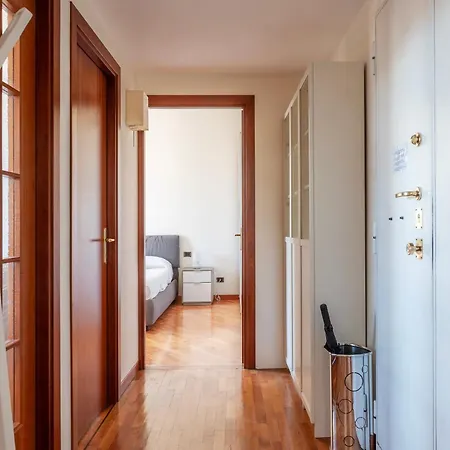 Guesthost - Bright Near Piazza Bologna Apartman *