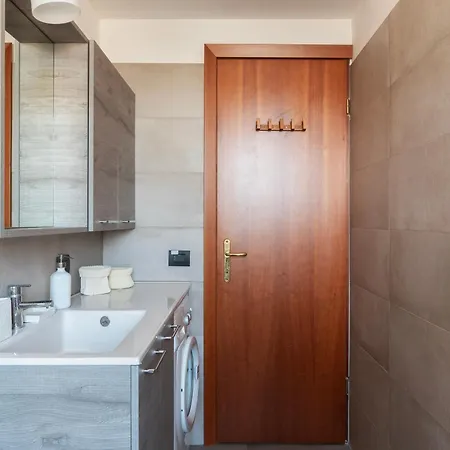 Guesthost - Bright Near Piazza Bologna Apartman Róma