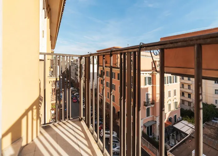 Guesthost - Bright Near Piazza Bologna Apartment *