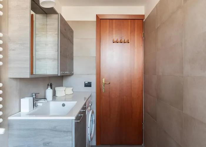 Guesthost - Bright Near Piazza Bologna Apartment Rome
